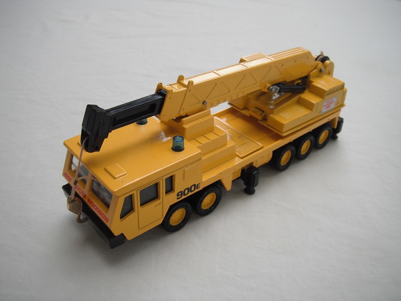1. Yel body/smooth roof/blk England base/yel 8 dot disc whls/clr wind/blk int/yel crane cab/amb wind/yel boom/blk extension/gld hook/wht cable/thin Taylor Woodrow.