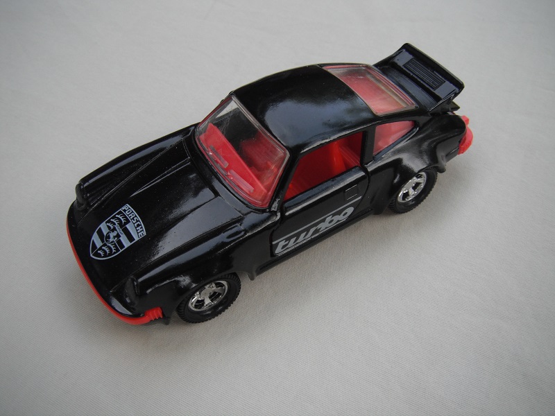 25. Black body/black base/red int/red steering/clear windows/turbo on sides/logo on hood/no roof label/England cast.