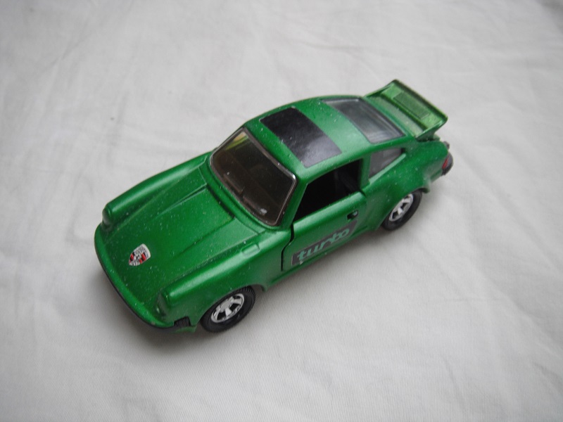 16. Med.green body/dk.lime base/blk int/chrome outline on windshield only/turbo on sides/logo on hood/half blk roof label/blk door handle/England cast.