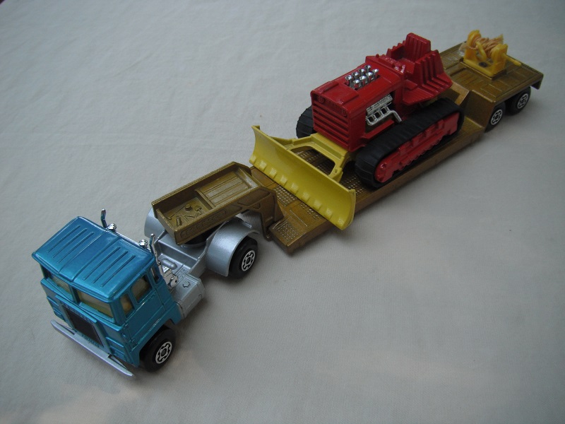 18.Blu cab/sil base/blk gril/l.s./yel insrt/lt.org xle cvr f.fwd/blk 5th whl/clr wind/red dozer/dk.gld tlr/sml conn/tan opn xle cvr/yel plstc/yel winch &amp; ring//tan cbl/LH crank.
