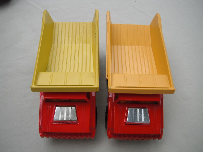 K4D Big Tipper red cabs.jpg
