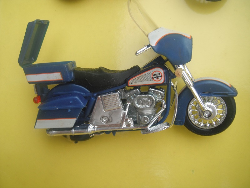 22. Blue body/chrome base//K83 Harley Davidson/Thailand/clear windshield &amp; headlight/Harley Davidson on gas tank/white stripes.