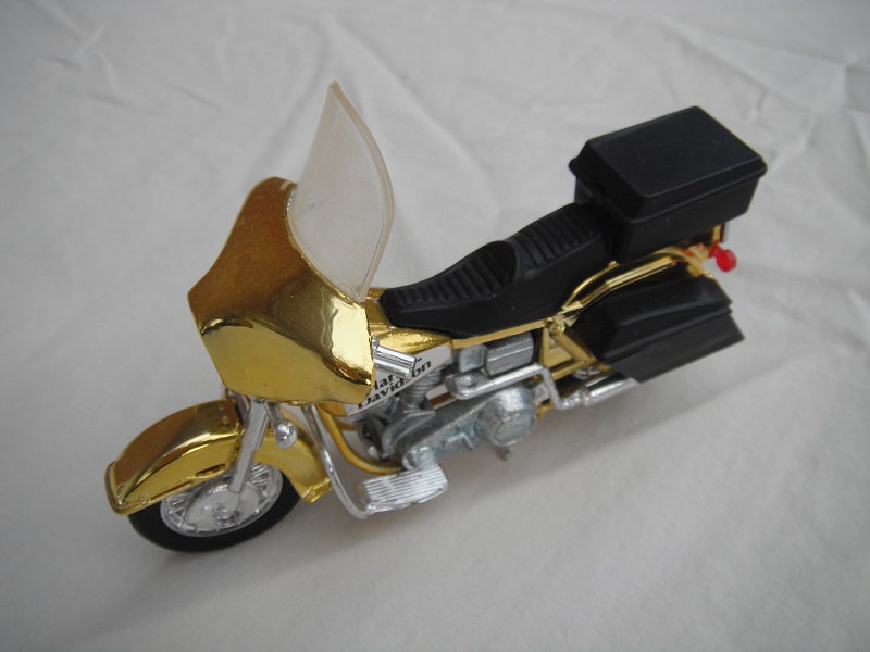 15.Gold body/chrome base/K83 Harley Davidson/Thailand/clear windshield &amp; headlight/Harley Davidson on gas tank/white stripes.