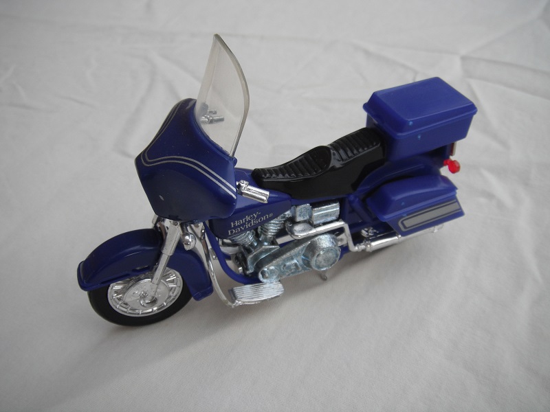 11.Blue body/chrome base/K83 Harley Davidson/Thailand/clear windshield &amp; headlight/Harley Davidson in white on gas tank/silver stripes.