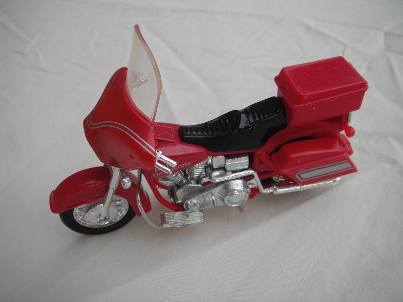 9. Red body/chrome base/K83 Harley Davidson/Thailand/clear windshield &amp; headlight/Harley Davidson in white on gas tank/silver stripes.