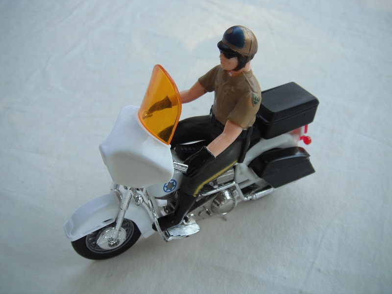 4. White body/unpainted motor/chrome base/K83 Harley Davidson/Macau/amber windshield &amp; headlight/driver dressed in CHIP uniform.