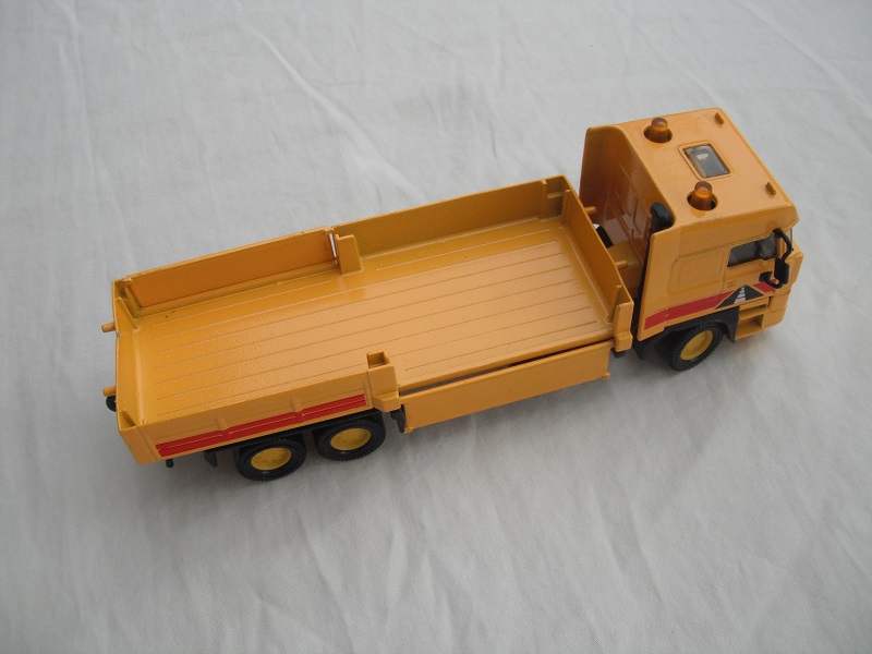 K137A Road Repair Set DAF Truck right side.jpg