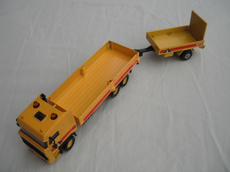 1. Yel truck/K132/137 Macau base/yel whls/clr wind/blk int/yel trailer/K118 England base/#1 on tongue/8 dot ringed whls/4172 &amp; road design.
