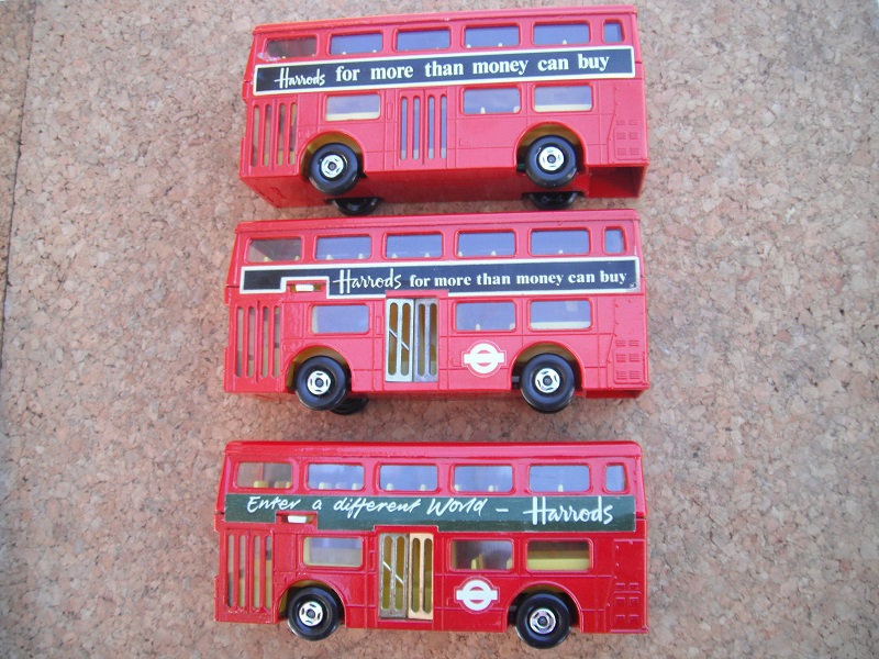 K15B The Londoner (Bus) Harrod's side label variations.jpg