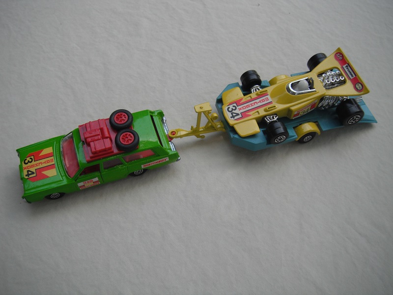 7. Met.green car/unpainted K46 base/spiro whls/clr windows/lt.red int/dk.red roof rack/dk.yel &amp; blue king size tlr/spiro whls/yellow race car &quot;34&quot;
