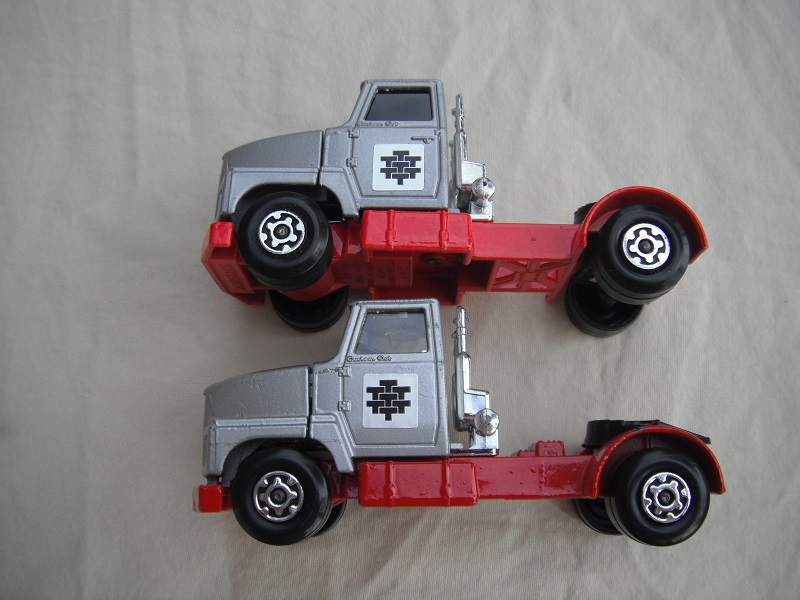 K18B Articulated Tipper Truck  silver cab red or dark red variations.jpg