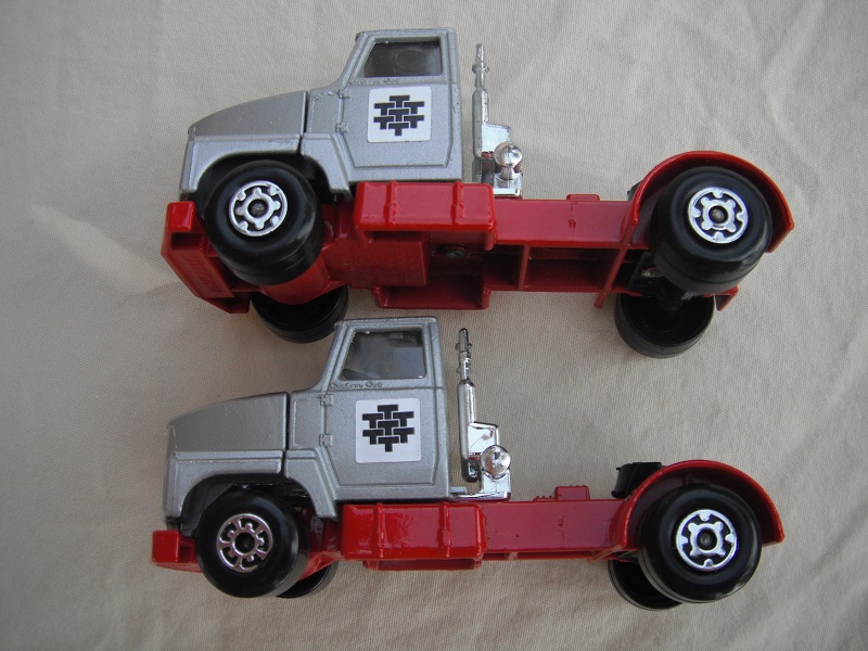 K18B Articulated Tipper Truck silver cab wheel variations.jpg