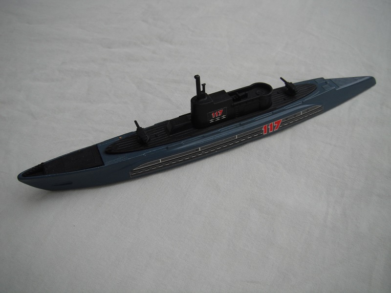 1.  Dk.blue hull/black&amp; dk.blue deck/black superstructure/ K309 Submarine black Lesney base&quot;117&quot; labels.