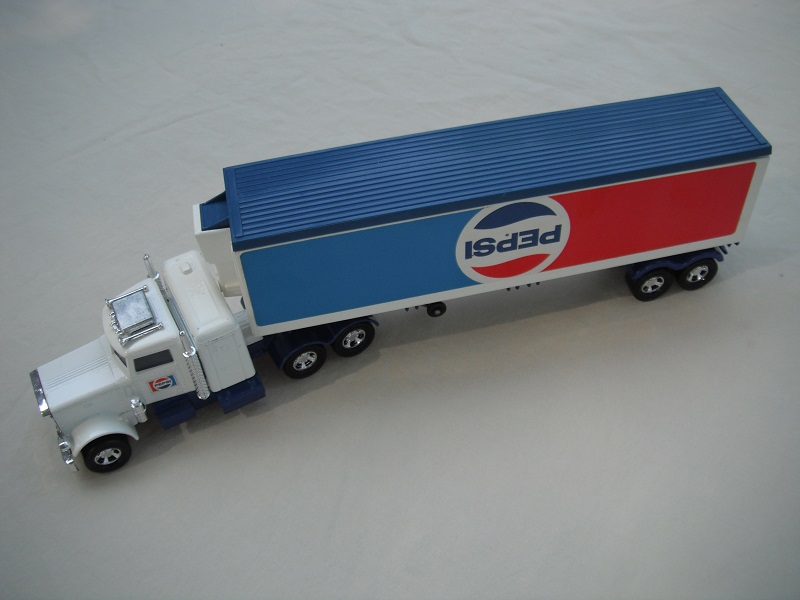 K31B Peterbilt Refrigeration Truck Pepsi Cola upside down label.jpg