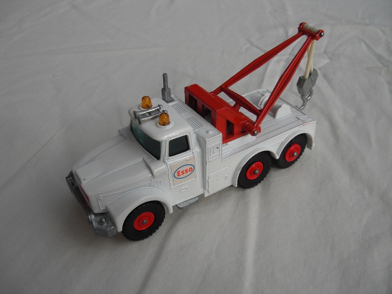 7. White body/unpainted base/red radiator/BPT/green windows/amber dome lts/sml cones/sil hooks/RS/Esso label.