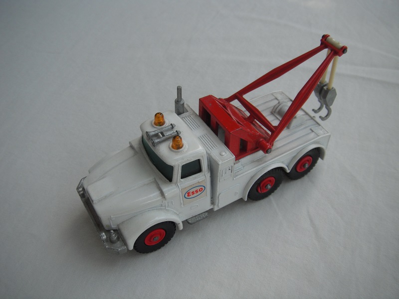 3. Off white body/unpainted base/red radiator/BPT/green windows/amber dome lts/large cones/sil hooks/RS/Esso label.