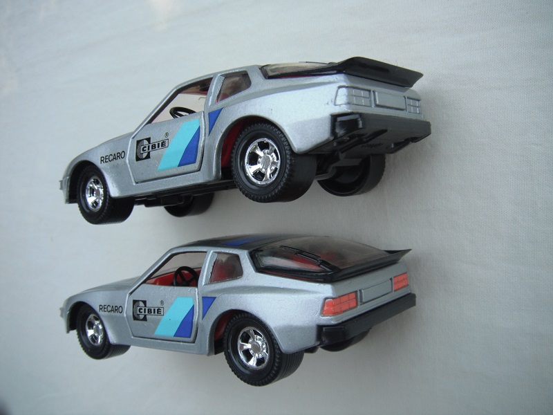 K98B Porsche 944 Turbo silver body with or without tail lights.jpg