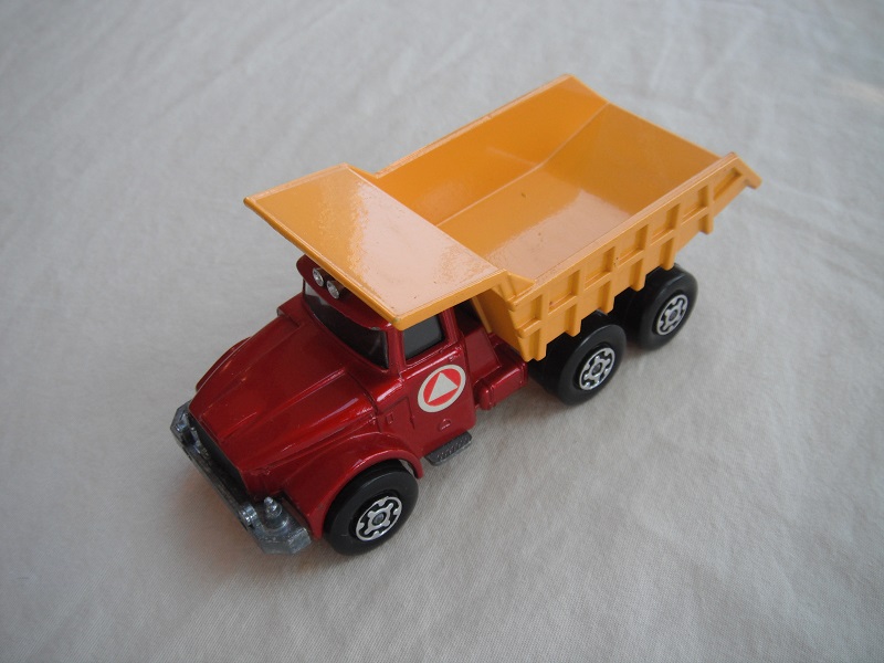 15.Met.red body/blk rad/org-yel tipper/lrg stopper/rear brace/1971 Lesney base/LMC whls/opn tan xle holder/clr windows/triangle pointed up lbl.