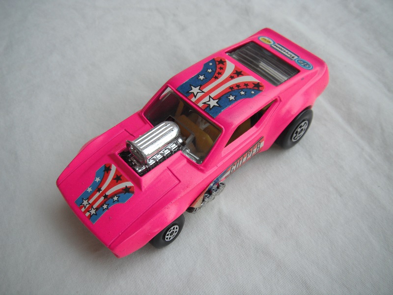 9. Med.pink body/cylinder shaped ES/blk base/spiro &amp; MC whls/clr windows/yellow interior/yellow cage/Gulper,stars &amp; stripes/dk.blu lbls.