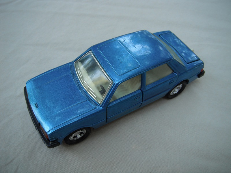 2. Blue body/blk England base/clear windows w/chrome outline/cream interior/small black steering wheel/red tail lights.