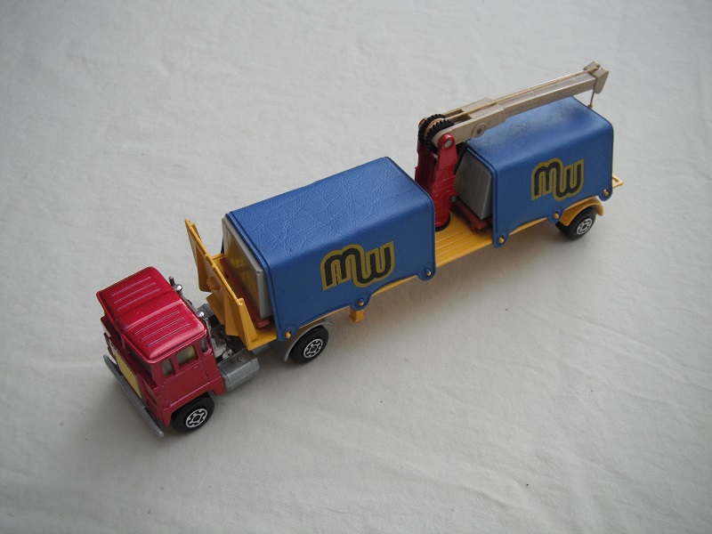 15.Burgundy cab/sil base/yel grill/SM/clr wind/yel int/MC whl/dk.gld xle cvr rear/yel trailer no K33/red ctr post/tan boom/MC whl/red xle cvr/yel cable/sil hk/blu tarp/lt.gry cont/brn pal/&quot;MW&quot;in blk.