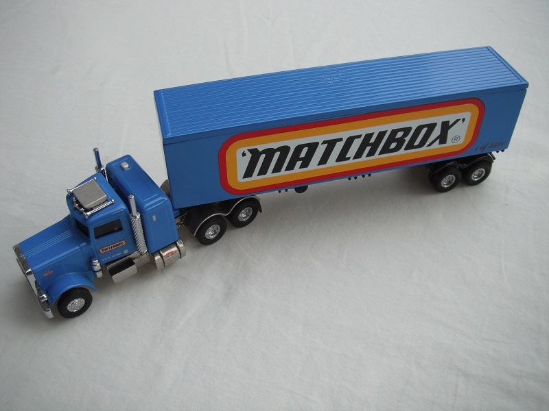 3. Blue cab/chrome chassis/black rubber tires/blue container/&quot;Matchbox&quot; tempa.