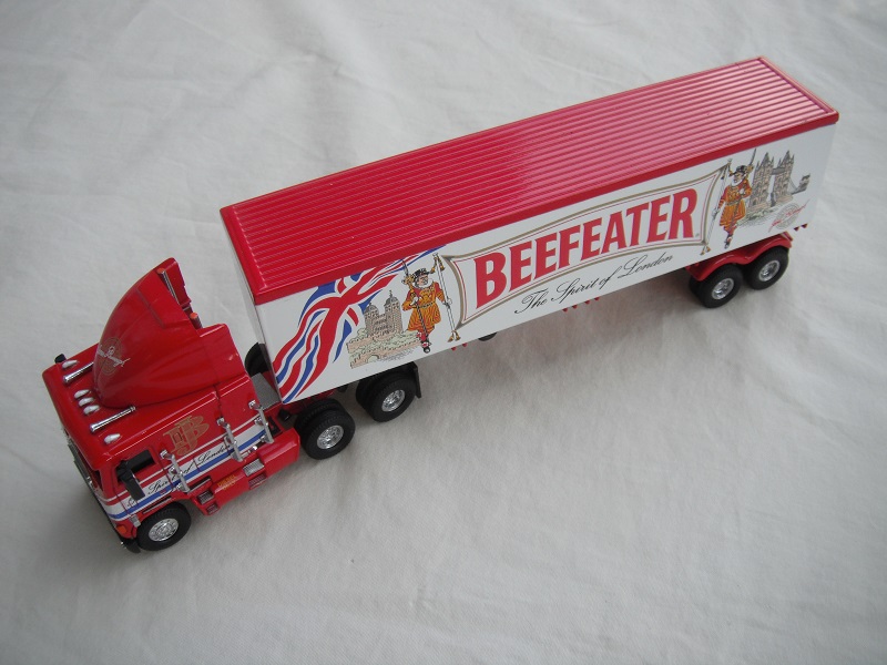 2. Dark red cab &amp; chassis/black rubber tires/white &amp; dk.red container/&quot;Beefeater-The Spirit of London&quot; tempa.