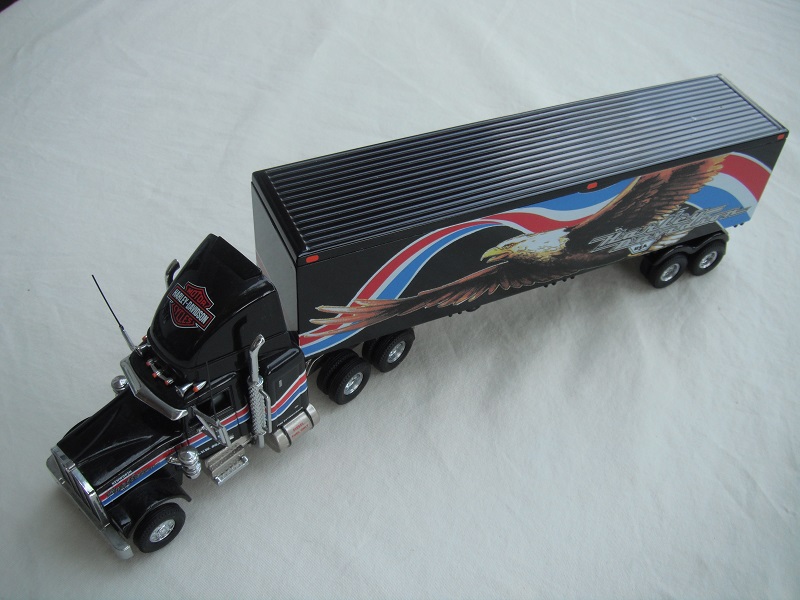 1. Black cab/chrome chassis/black rubber tires/black container/&quot;Harley Davidson&quot; &amp; flying eagle tempa.