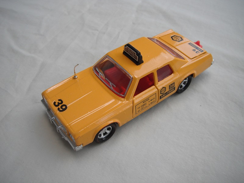 2. Dk.yellow body/black base/5 spoke mag wheels/clear windows/silver outline/red interior.