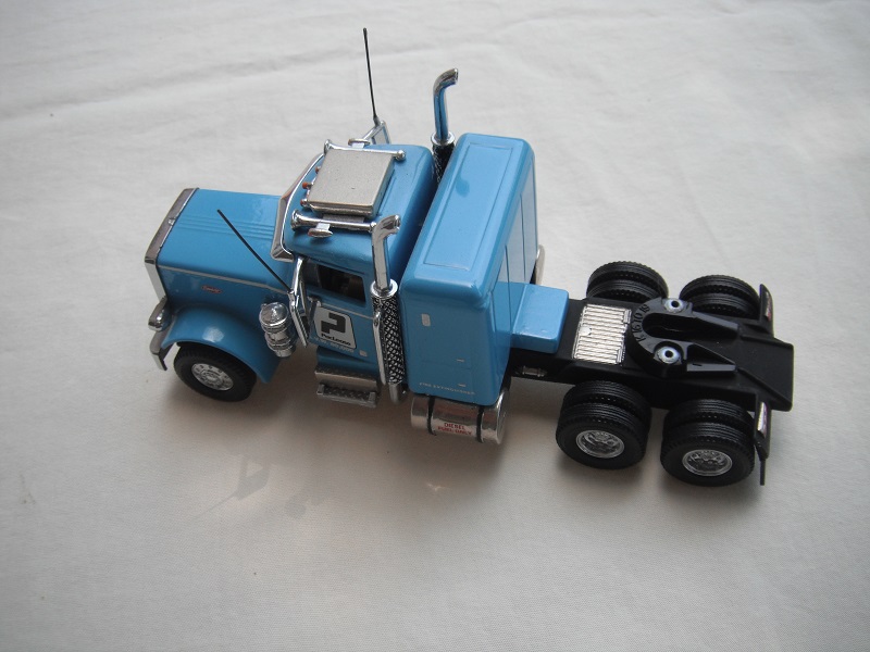 K192A Peterbilt Lowloader cab pic#1.jpg