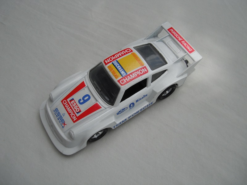 6. Wht body/blk England base/clr wind/blk interior/blk dashboard/blk steering whl/no side tempa/Esso &amp; &quot;9&quot; in blue.