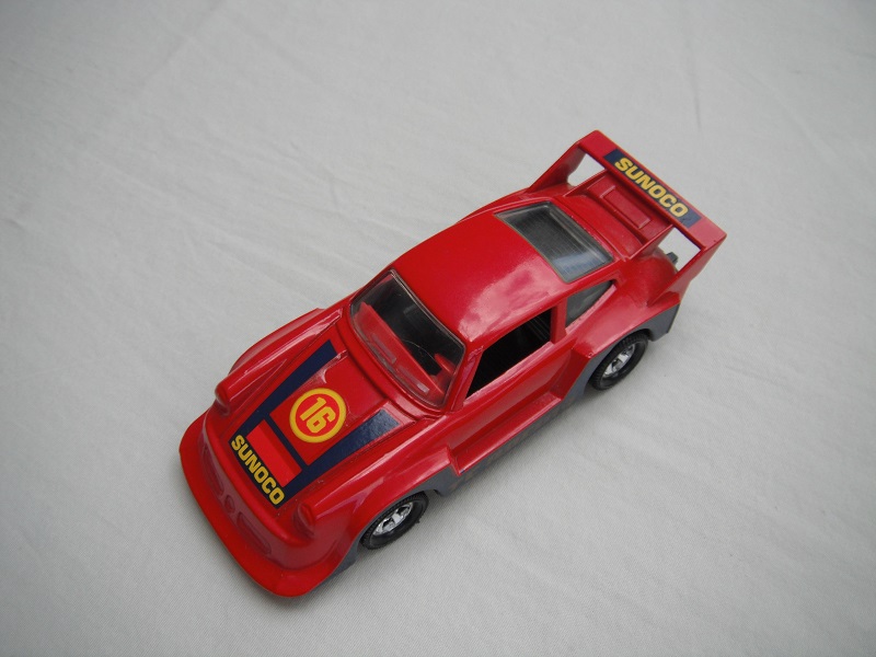 2. Red body/blk England base/clr wind/blk interior/red dashboard/red steering whl/dk.blue side tempa/Sunoco &quot;16&quot;on hood.