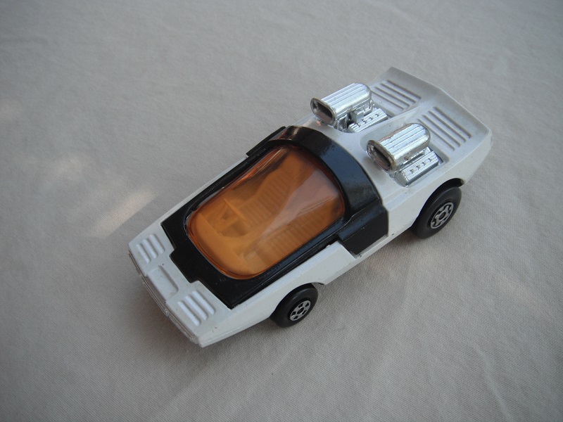 12.White &amp; black body/K36/K41 black base/lt.amber windshield/white interior/Brazilian issue.