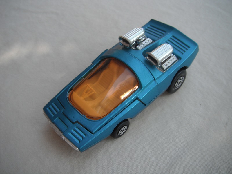 11.Lt.metallic blue body/K36/K41 matt black base/lt.amber windshield/white interior.