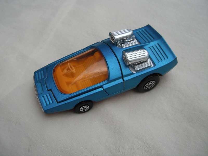 7. Metallic blue body/K36/K41 dk.red base/amber windshield/dk.yellow interior.