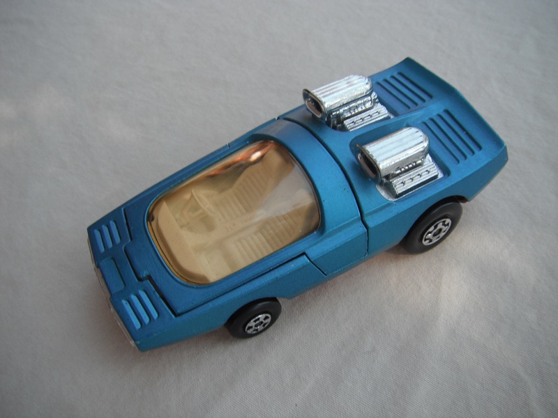 2. Met.blue body/K36 dk.red base/lt.amber windshield/white interior.