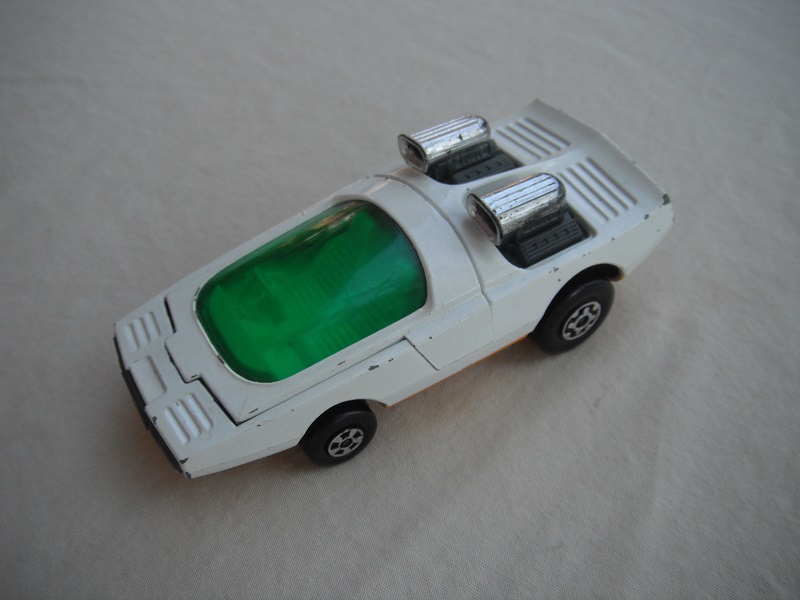 1. PP/White body/K36 dk.yellow base/green windshield/white interior.