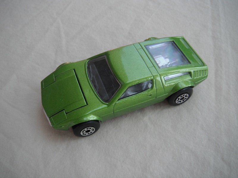 20.Met. lt.green body/Superkings black base/Bulgaria made/black interior/clear windows.