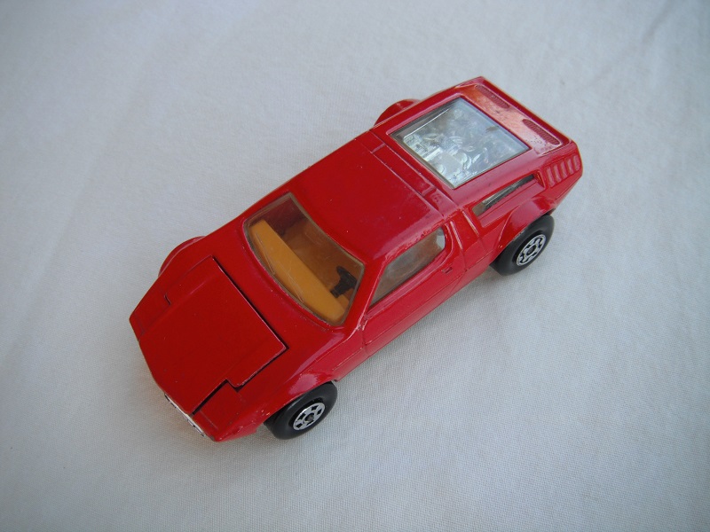 14.Red body/Superkings silver base/England made/dark yellow interior/clear windows/tinted rear.