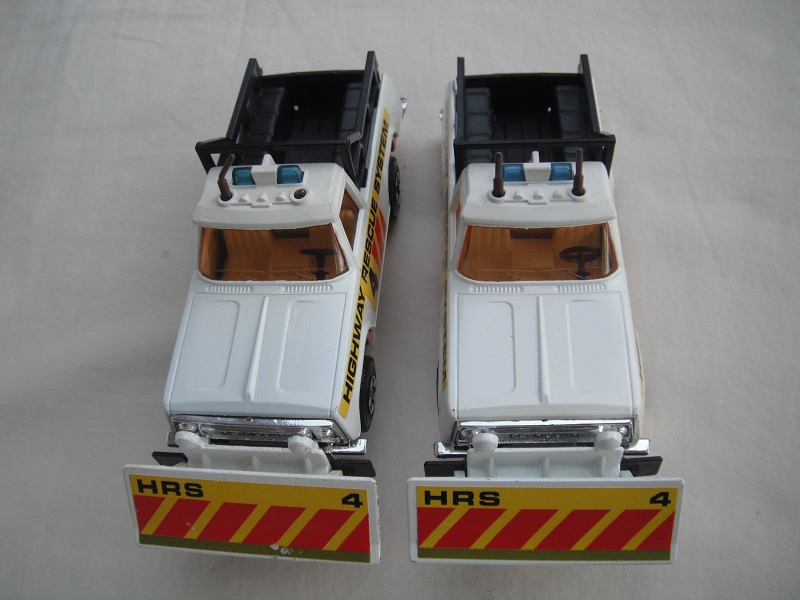 K77A Highway Rescue Vehicle blue or dark blue dome lights.jpg