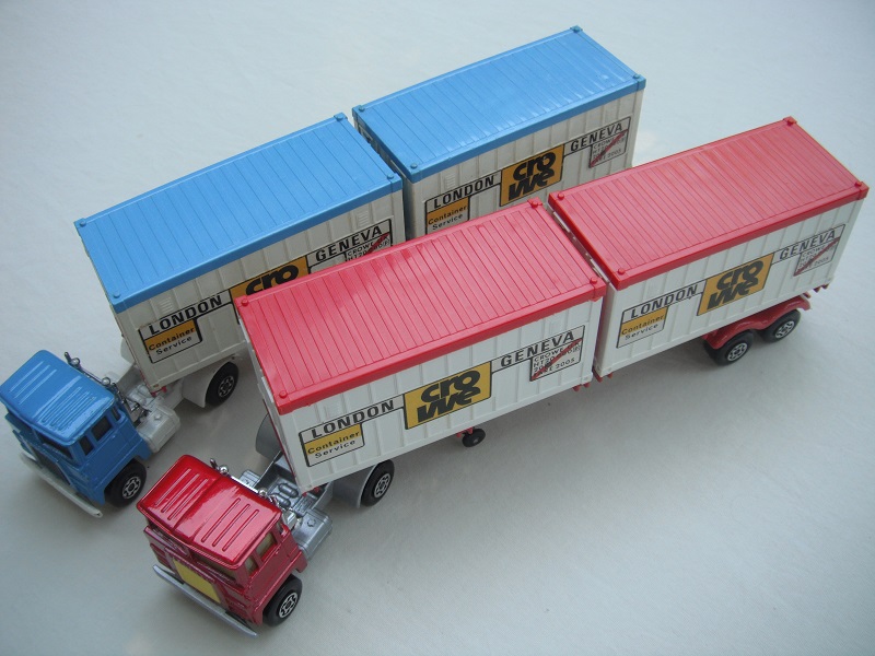 K17B Scammell Articulated Container Truck Crowe containers diff tops.jpg