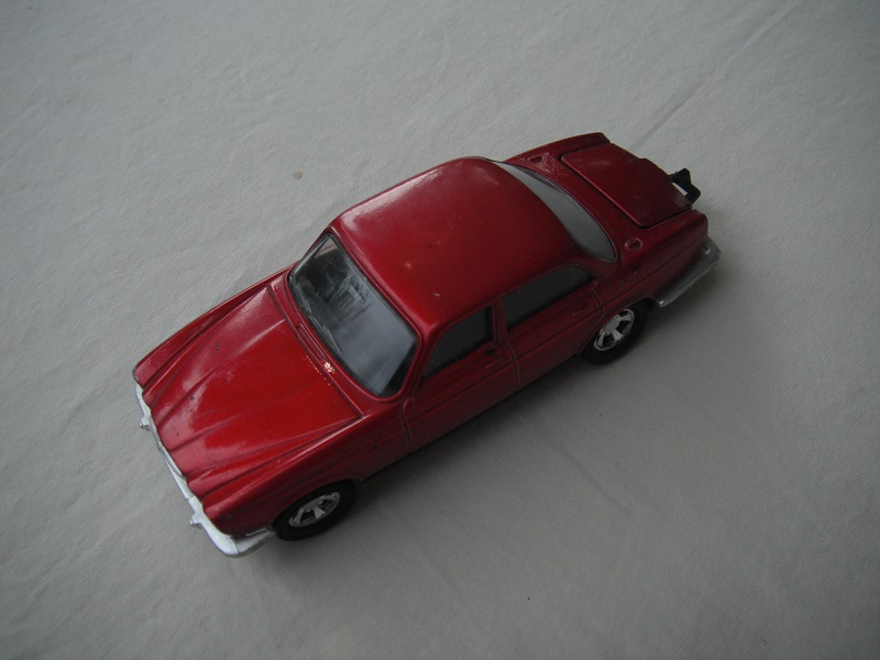 B7. Metallic red body/matt black base/Superkings/5SM whls/clear windows/black interior &amp; tow hook.