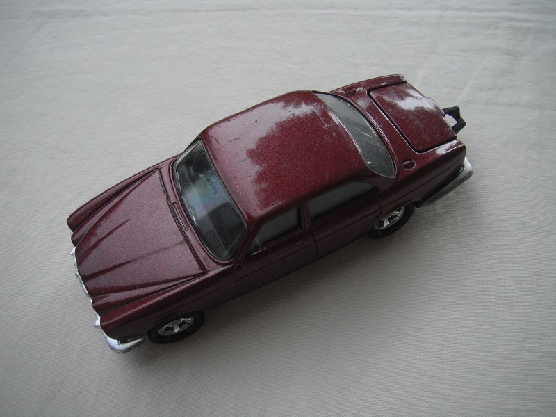 B6. Burgundy body/matt black base/Superkings/5SM whls/clear windows/black interior &amp; tow hook.