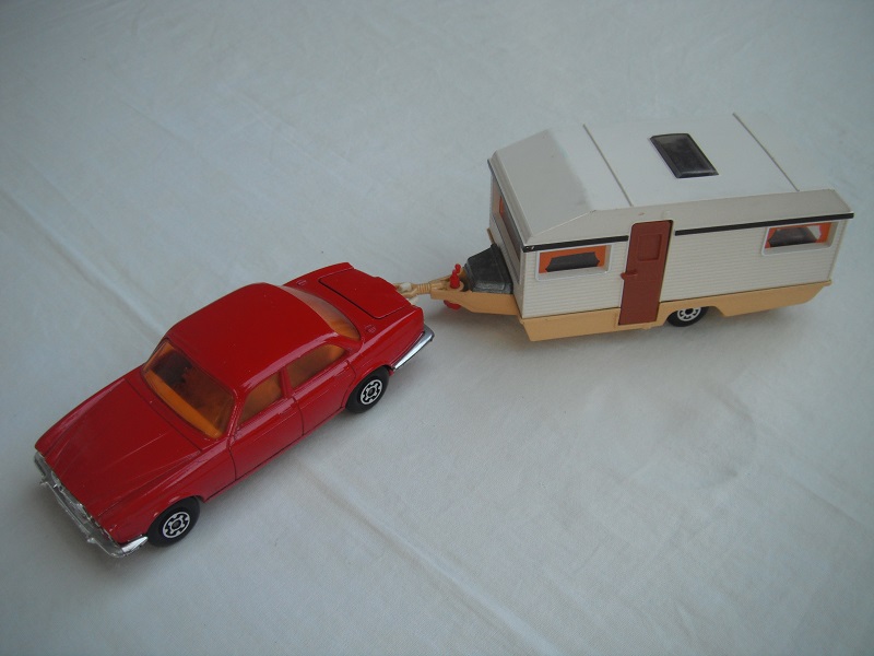 E14.Red body &amp; base/Superkings/MC whls/amb wind/cream int/Caravan w/beige sides &amp; top/tan base/clr windows/curtains/brown door/unpainted tool box.