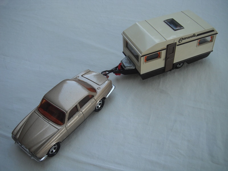 E12.Met.tan body/dk.brn base/Superkings/5SM whls/amb wind/brn int/Caravan w/crm sides &amp; top/dk.brn base/clr wind/curtains/dk.brn door/unp.tl bx/Caravelle.