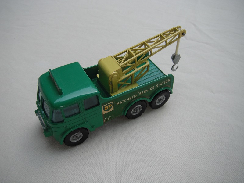 6. Green body/typ B cab roof/typ B blk base/BPT w/silver hubs/lt.yel jib/sil hook typ B/long cable/LL/grn headlights.
