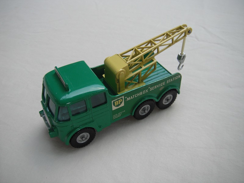 5. Green body/typ B cab roof/typ B blk base/BPT w/silver hubs/lt.yel jib/sil hook typ A/long cable/LL/grn headlights.
