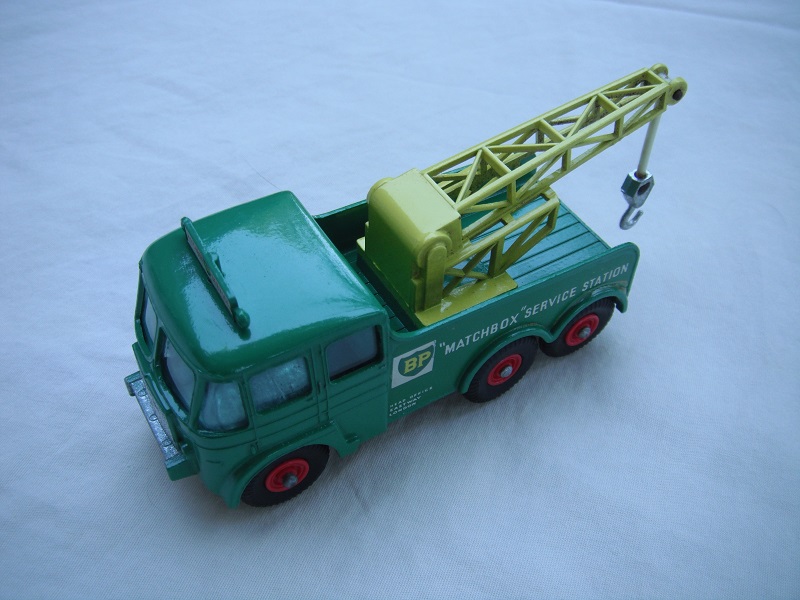 1. Green body/typ A cab roof/typ A blk base/BPT w/red hubs/dk.yel jib/sil hook typ A/long cable/LL/sil headlights.