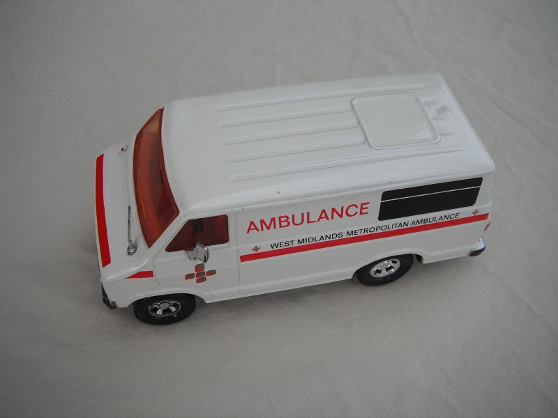 15. Off White body/black base/red int/amb windows/red stripes on hood &amp; rear doors/West Midlands Metropolitan Ambulance/code 2 Promo.