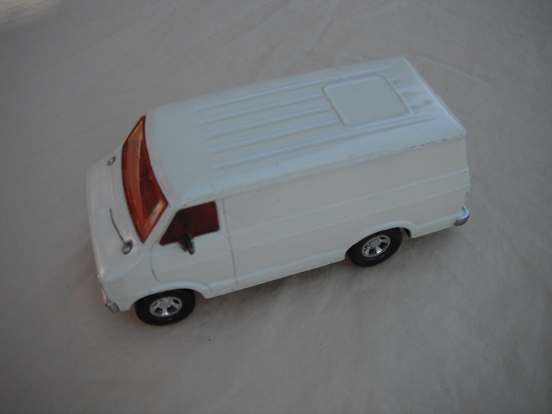 1. PP/White body/black base/red interior/amber windows(3).